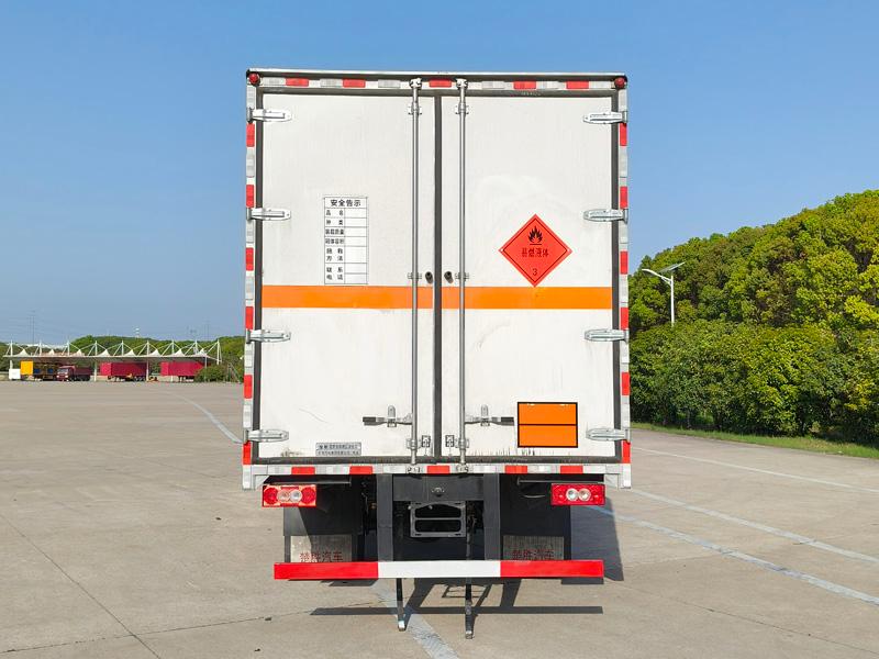 CSC5126XRYB6 易燃液体厢式运输车