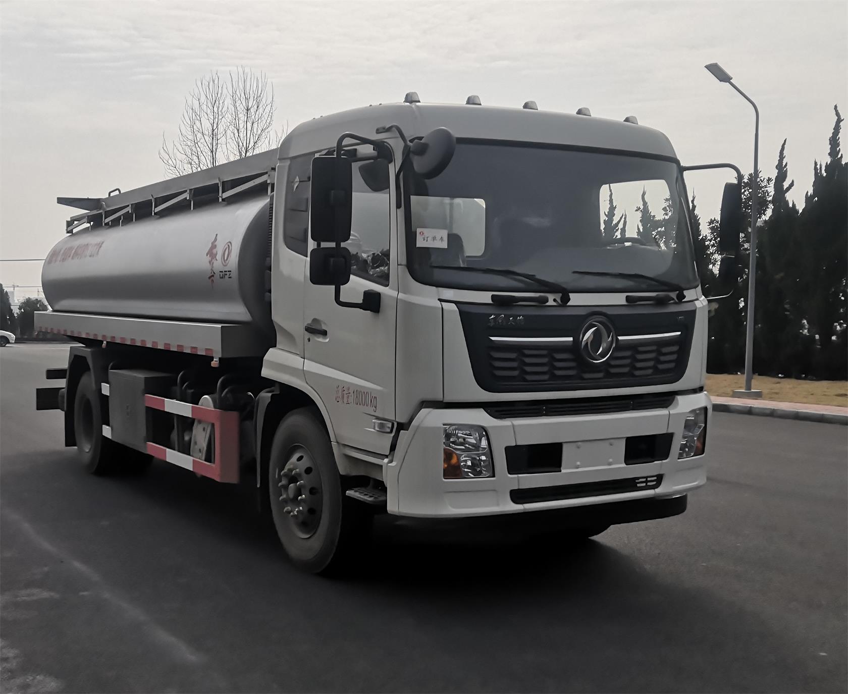 普通液体运输车