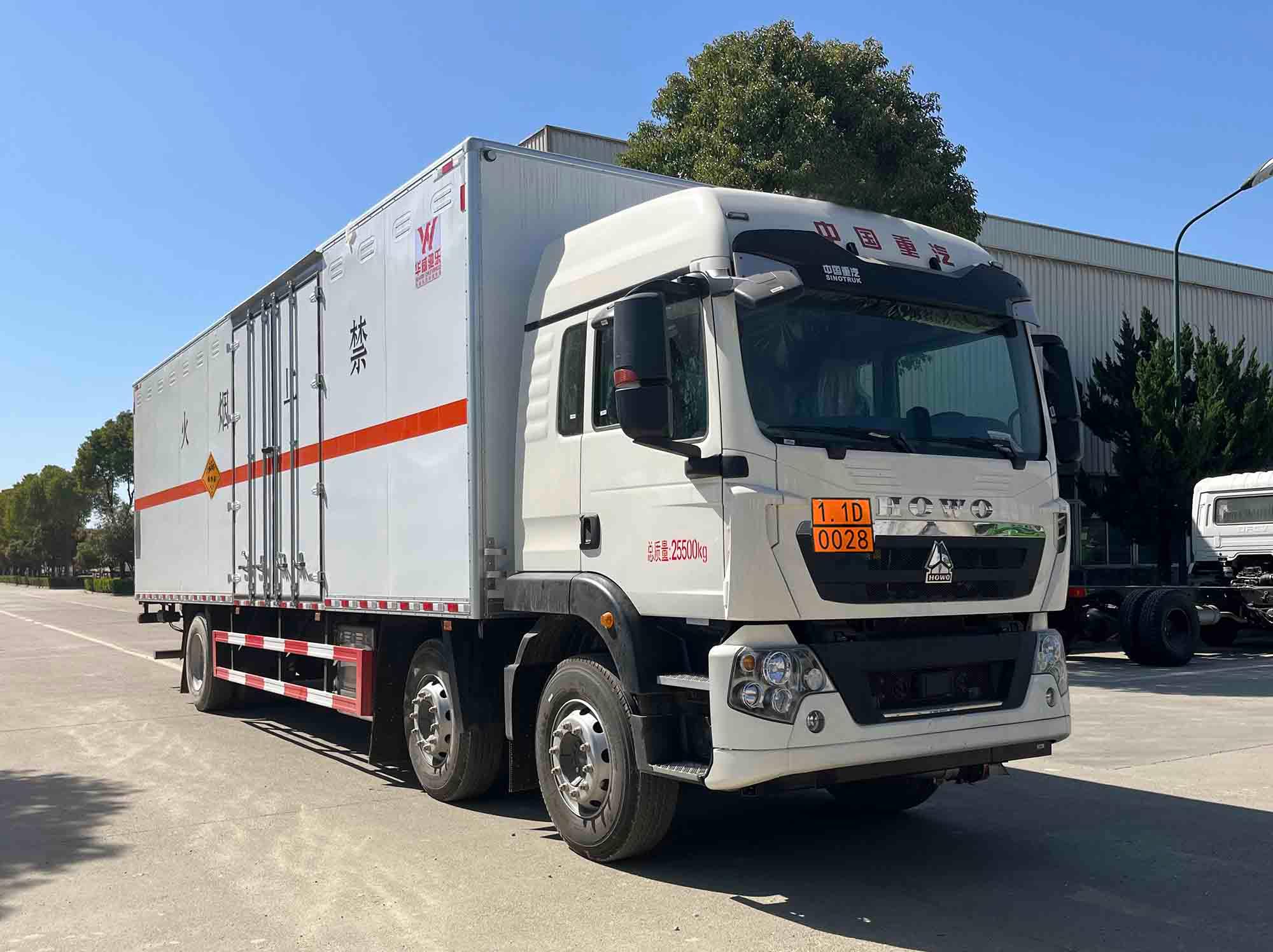爆破器材运输车
