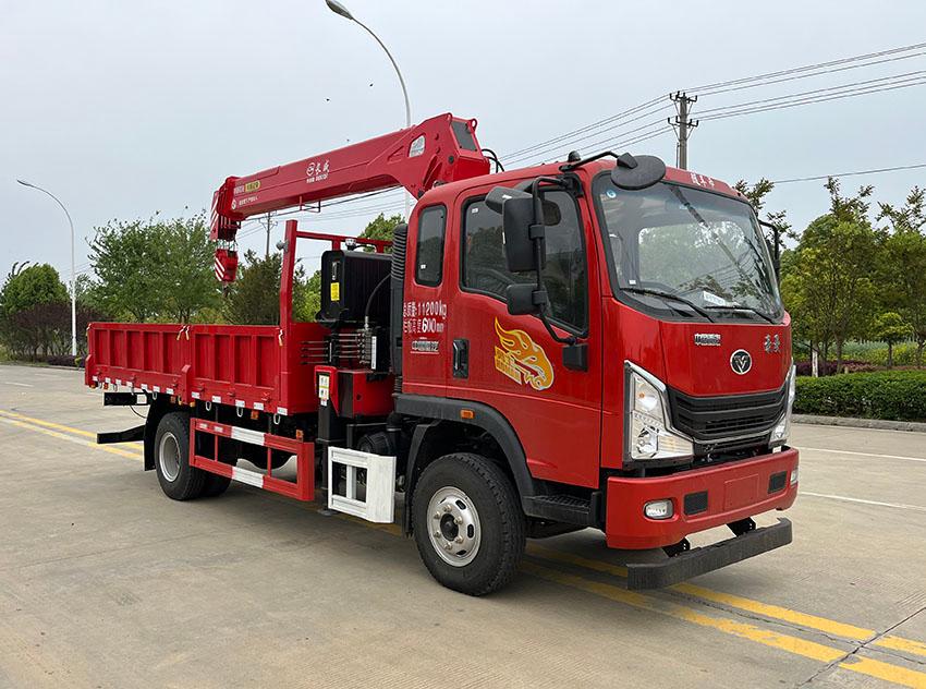 随车起重运输车