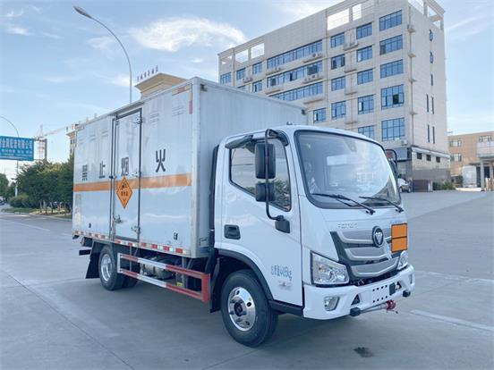 爆破器材运输车