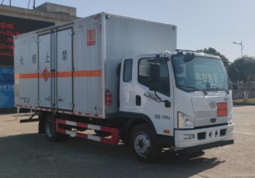爆破器材运输车