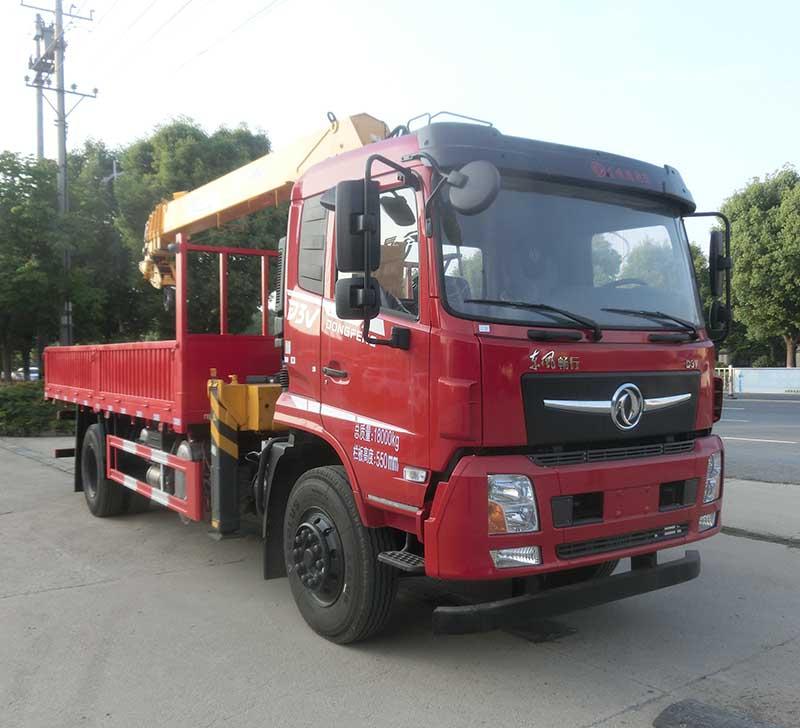 随车起重运输车