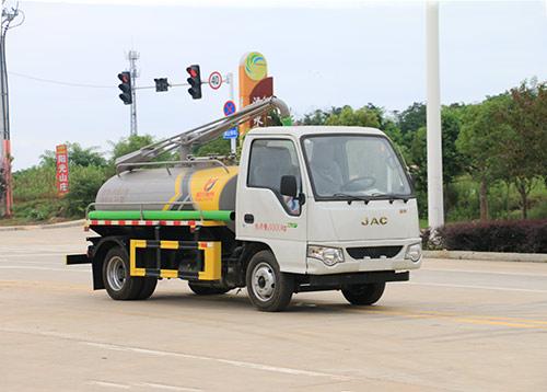 吸粪车