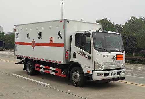 爆破器材运输车