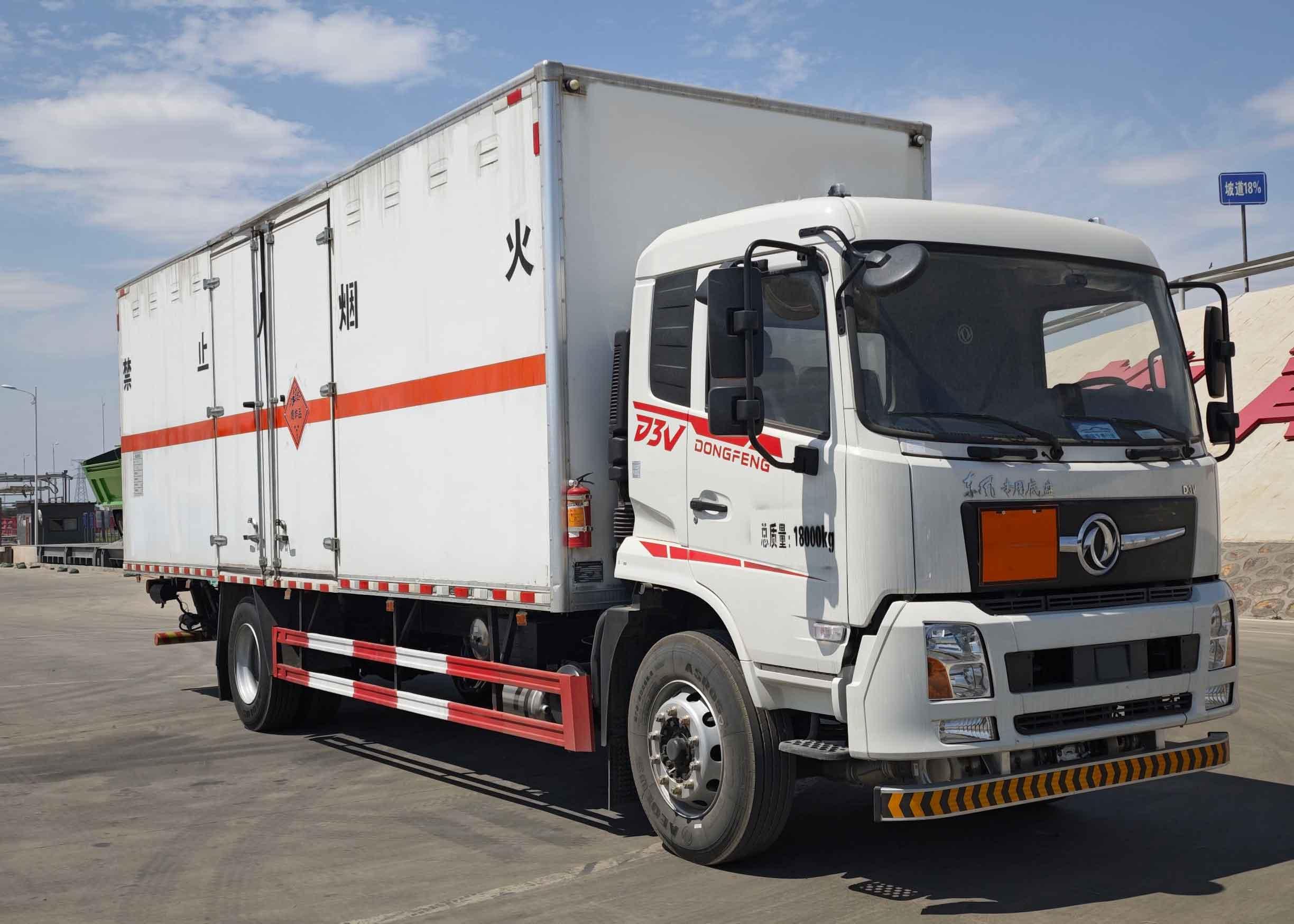 爆破器材运输车
