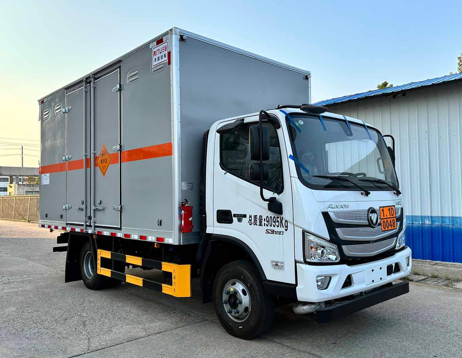 爆破器材运输车