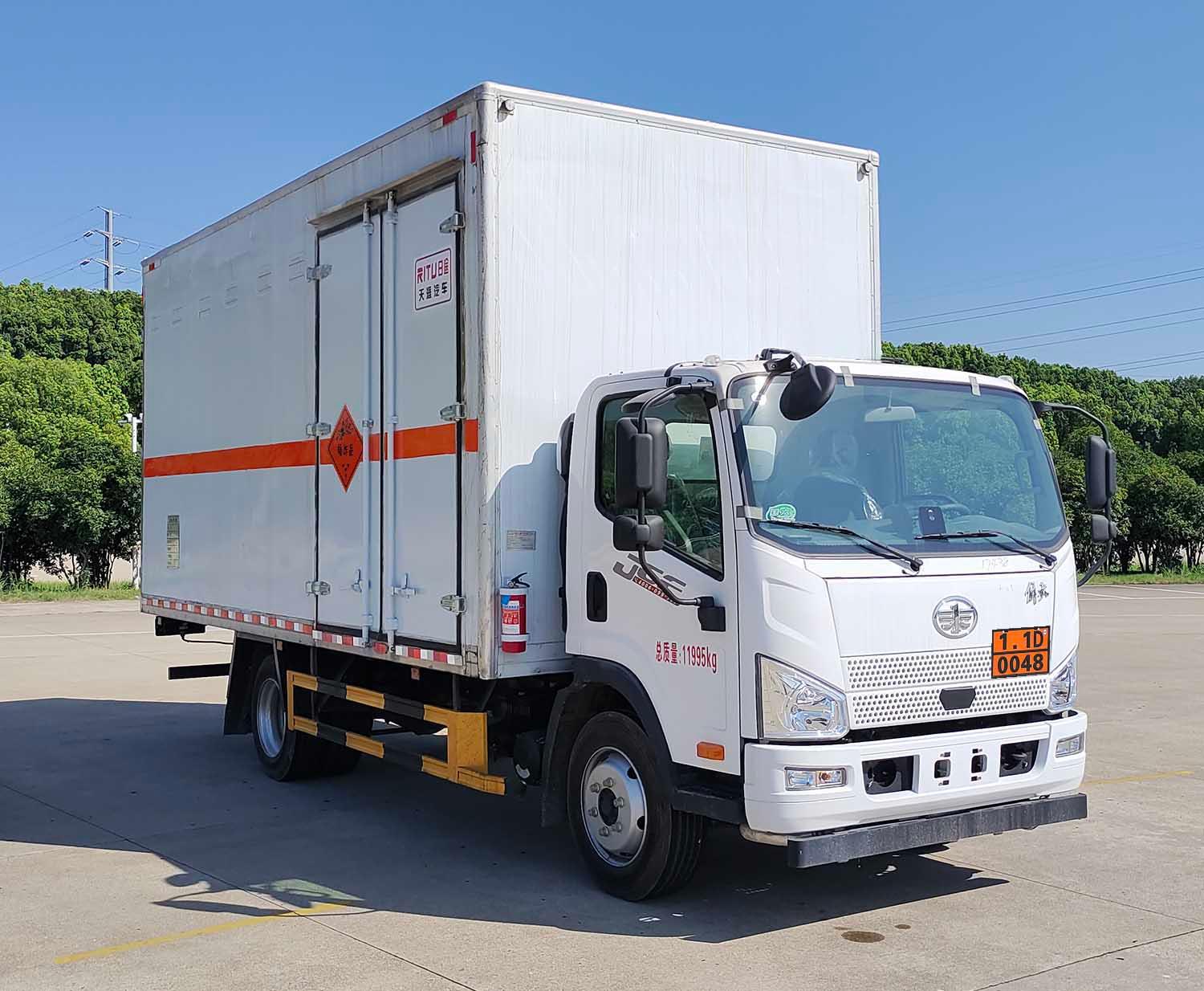 爆破器材运输车