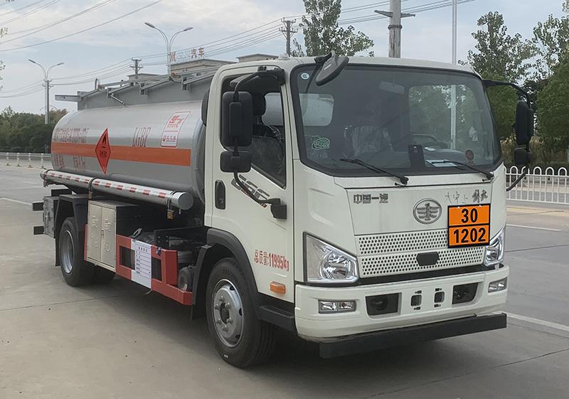 运油车