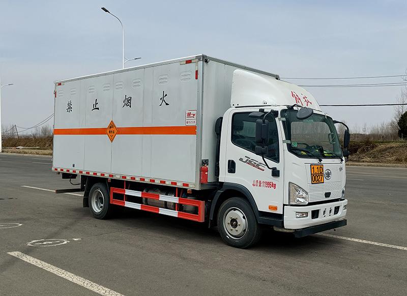 爆破器材运输车