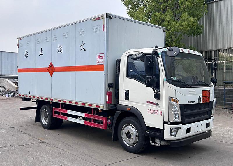 爆破器材运输车
