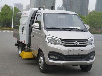 扫路车