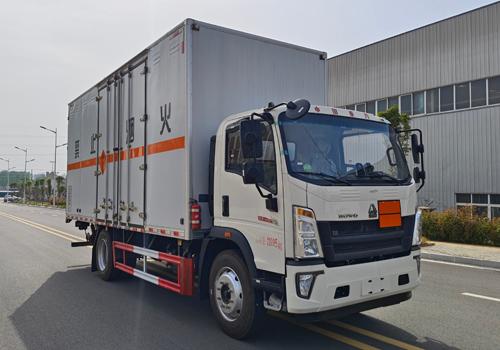 爆破器材运输车