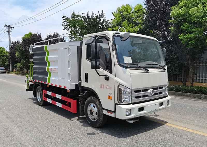 喷雾压尘车