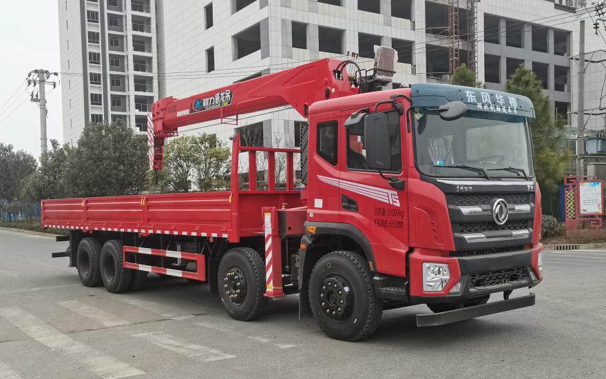 随车起重运输车