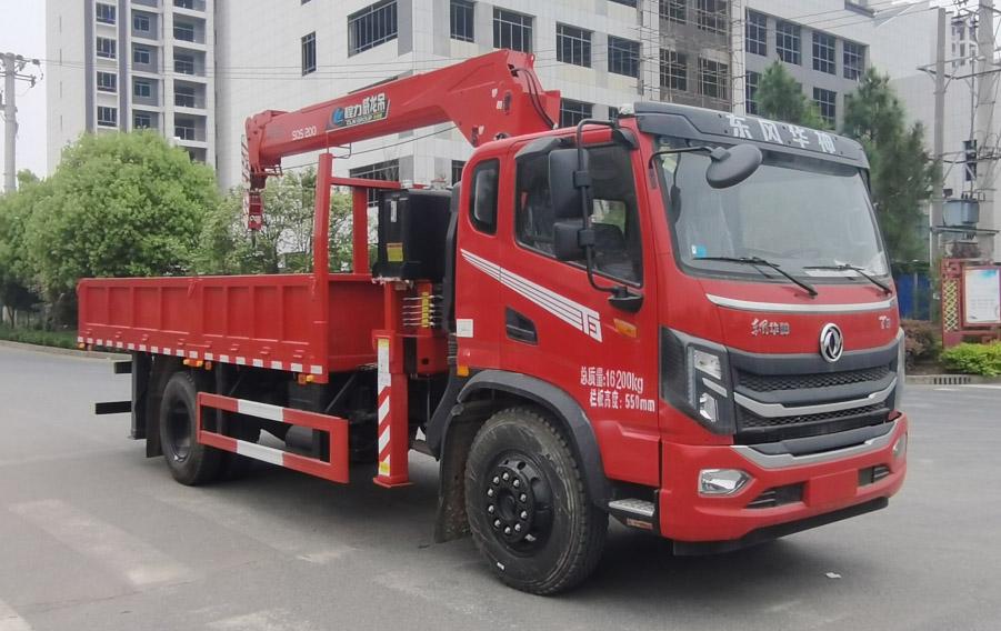 随车起重运输车