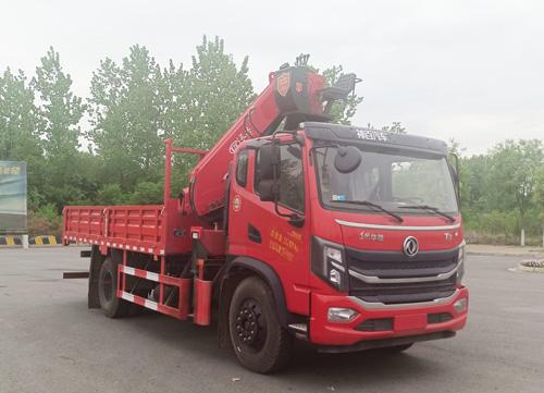 随车起重运输车