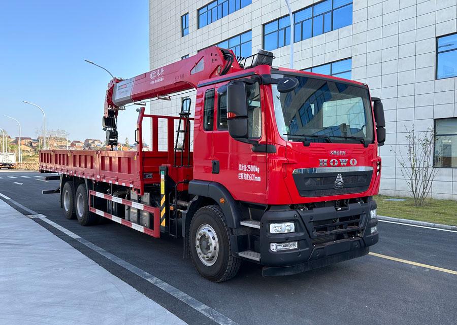 随车起重运输车