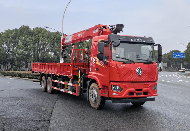 随车起重运输车