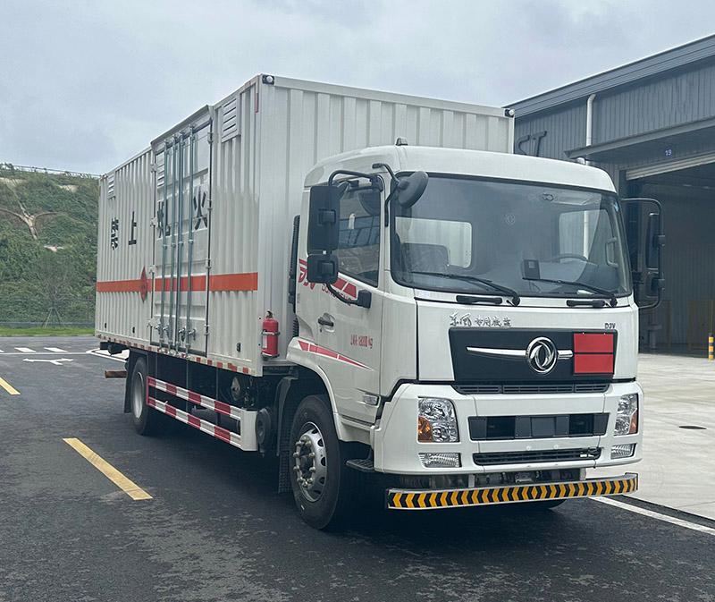 易燃液体厢式运输车
