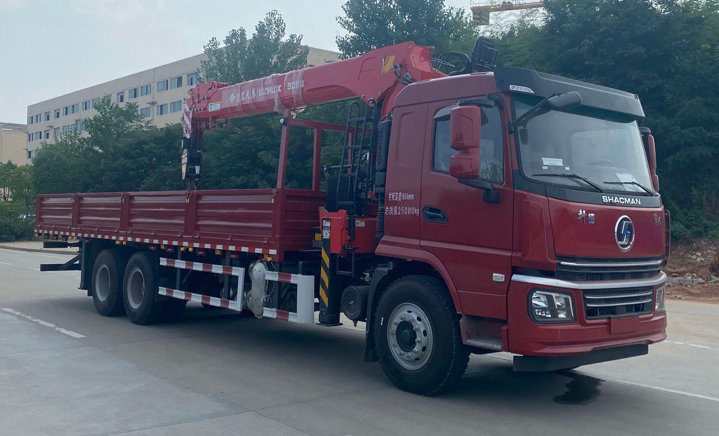 随车起重运输车