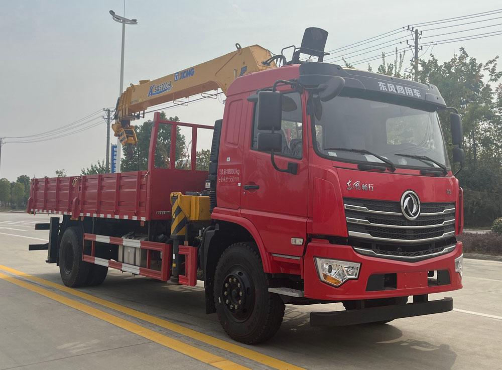随车起重运输车