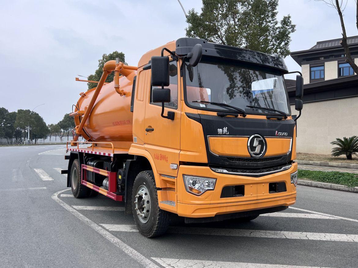 吸污车