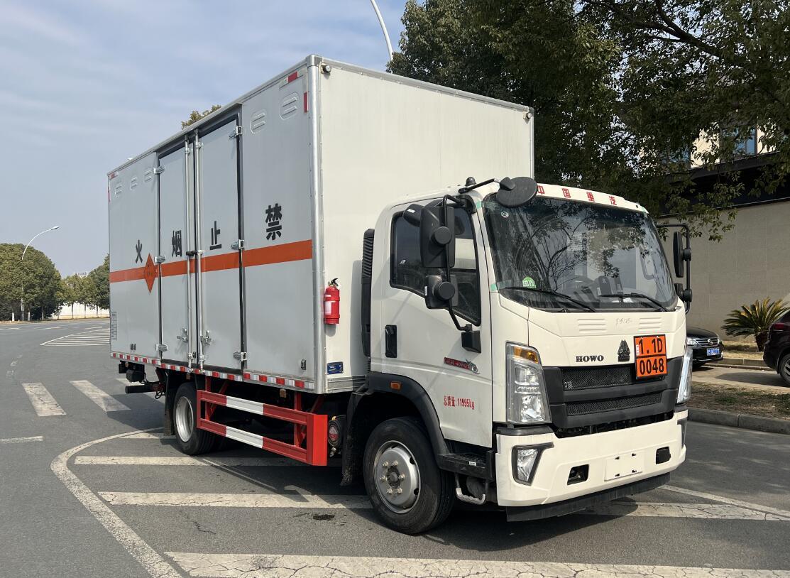 爆破器材运输车