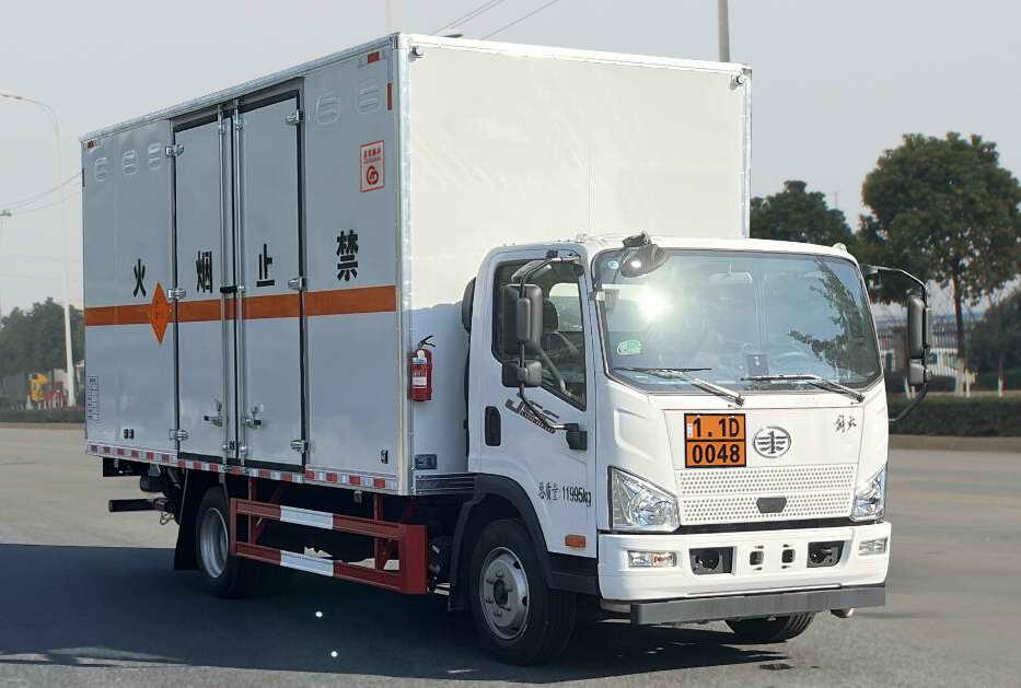 爆破器材运输车