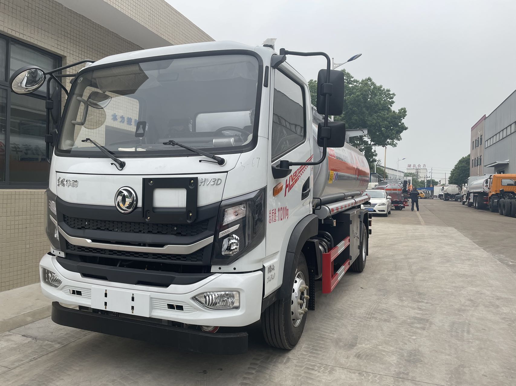 华神HV3D 9.7方加油车