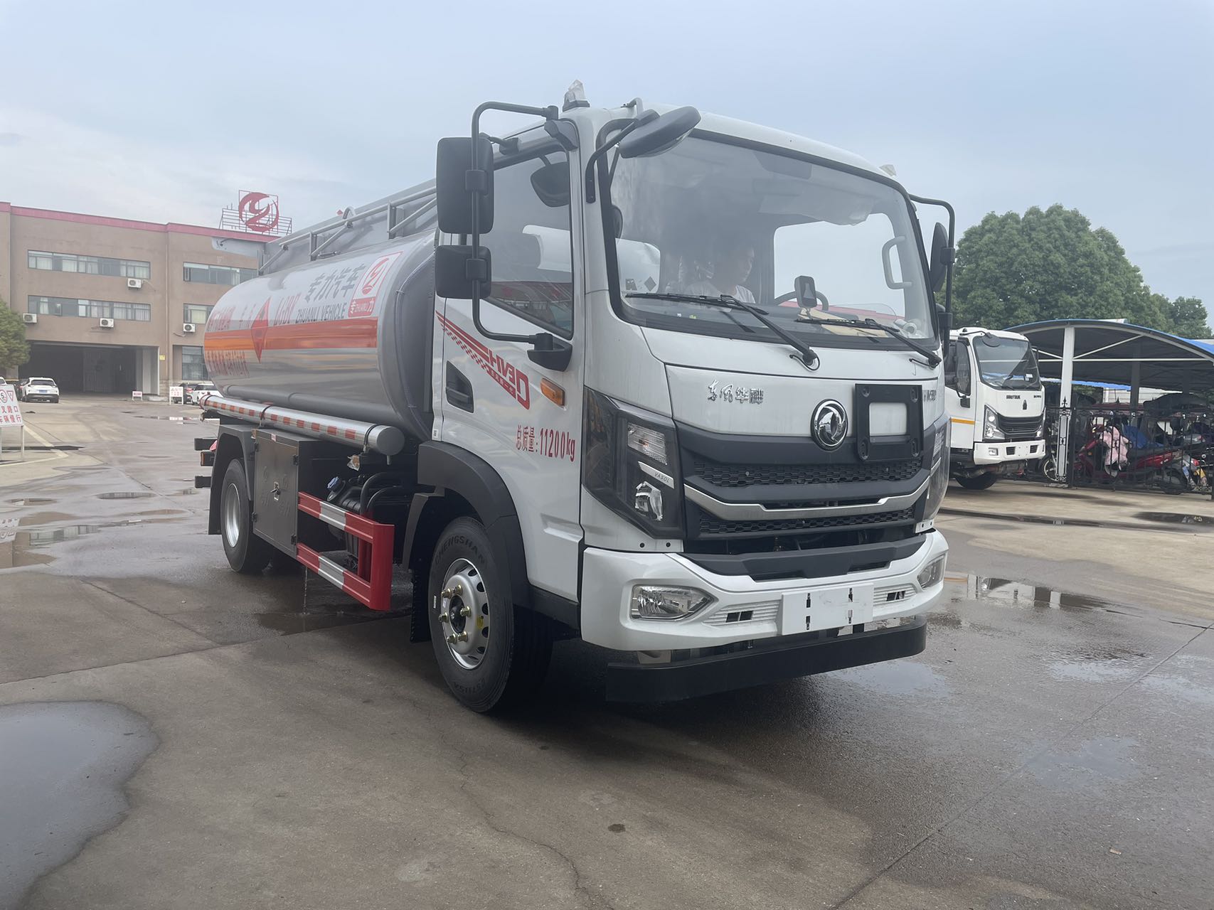 华神HV3D 9.7方加油车