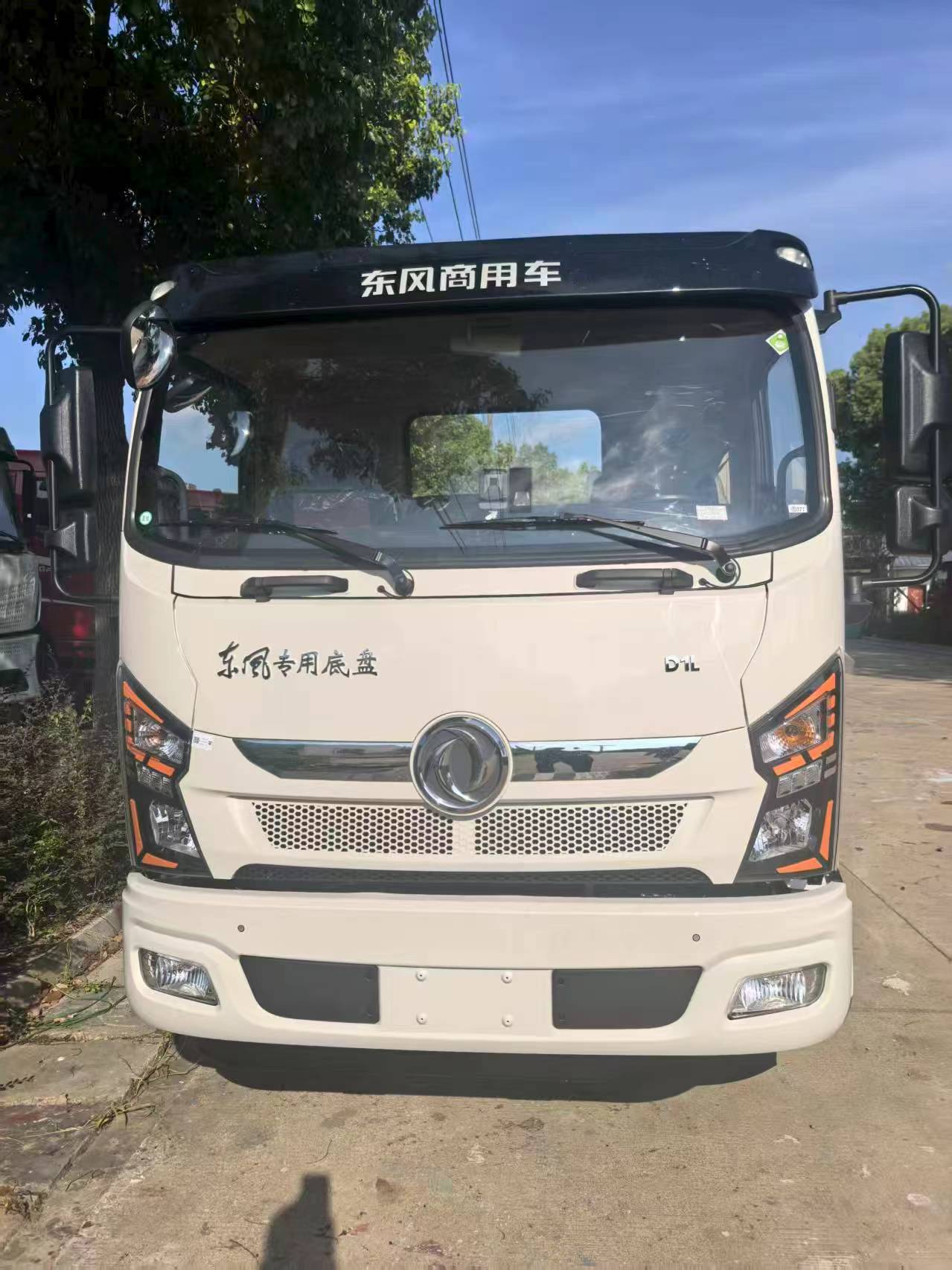 专力牌10.2方东风新汽D1L加油车
