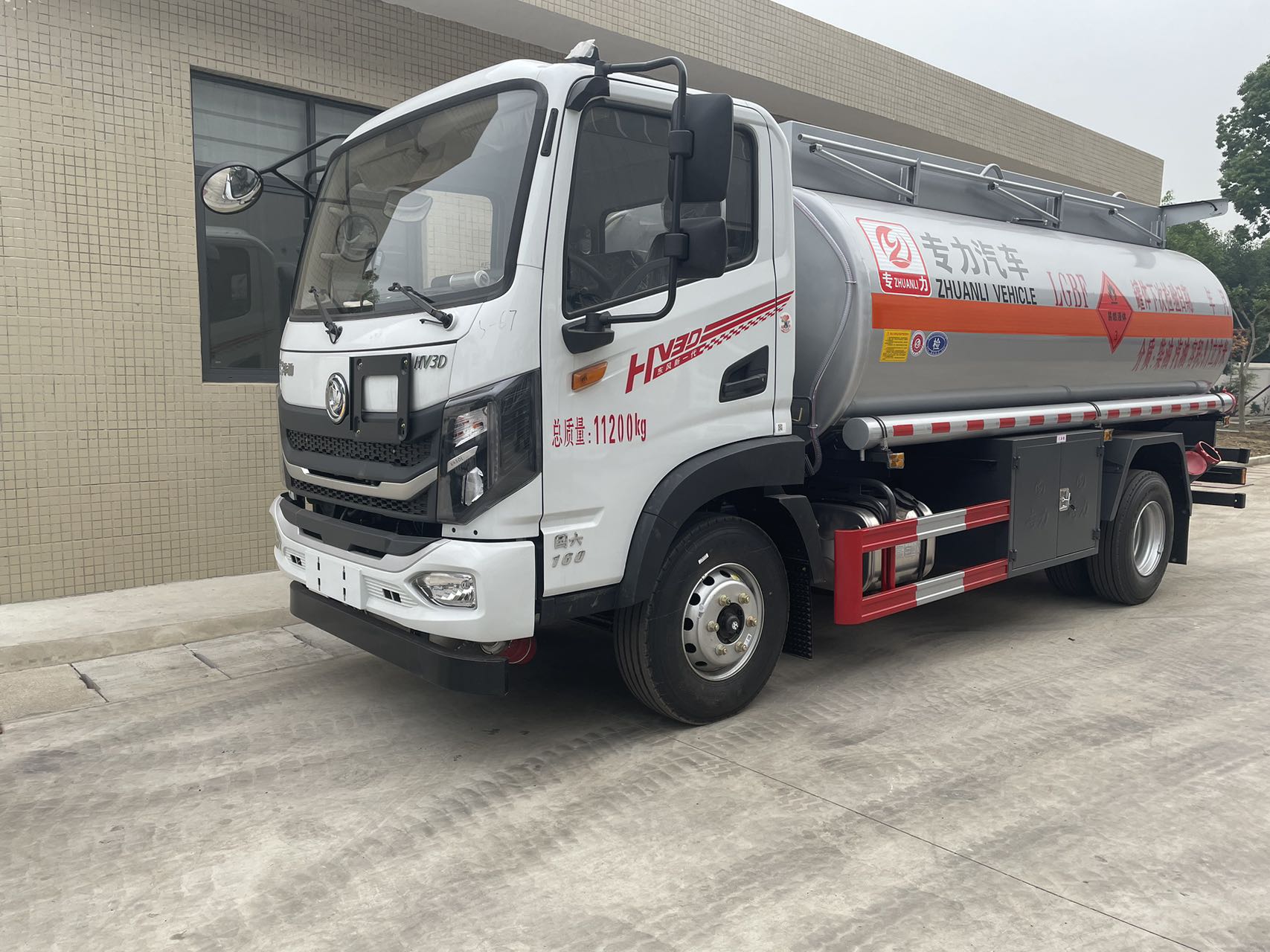 华神HV3D 9.7方加油车
